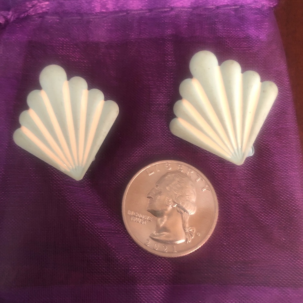 Chic Shell-Shaped Earrings